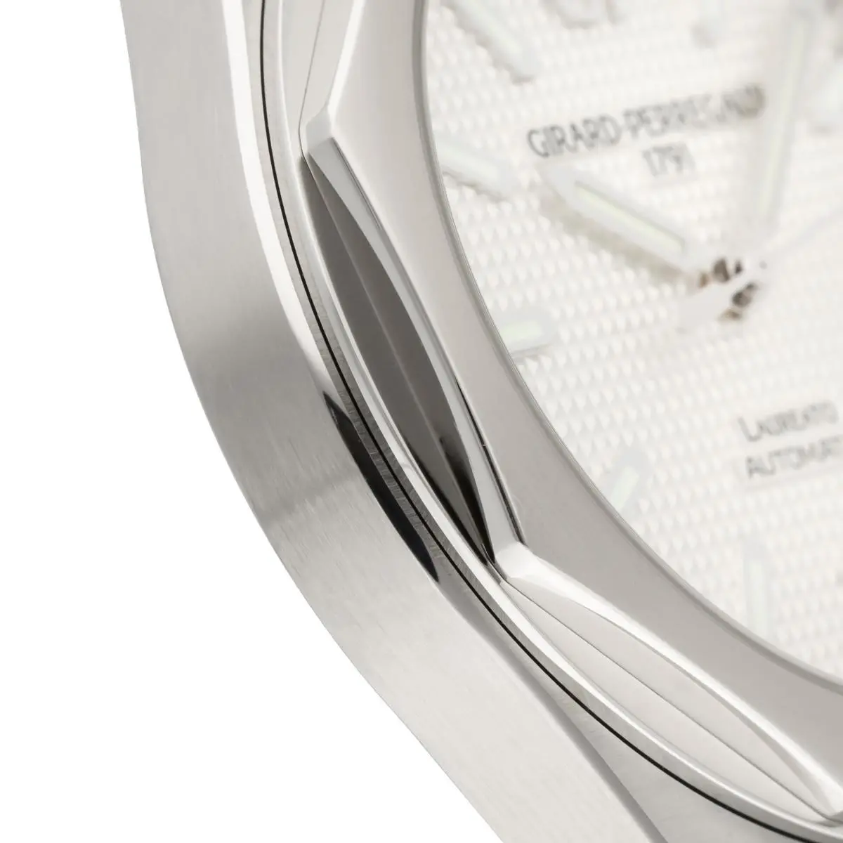 Girard-Perregaux Laureato 42 mm