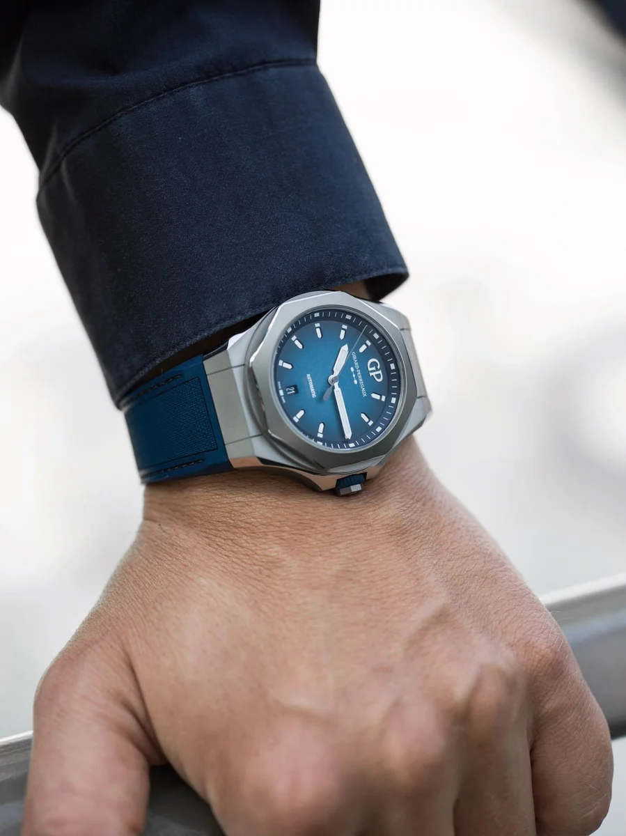 Girard-Perregaux Laureato Absolute Ti 230