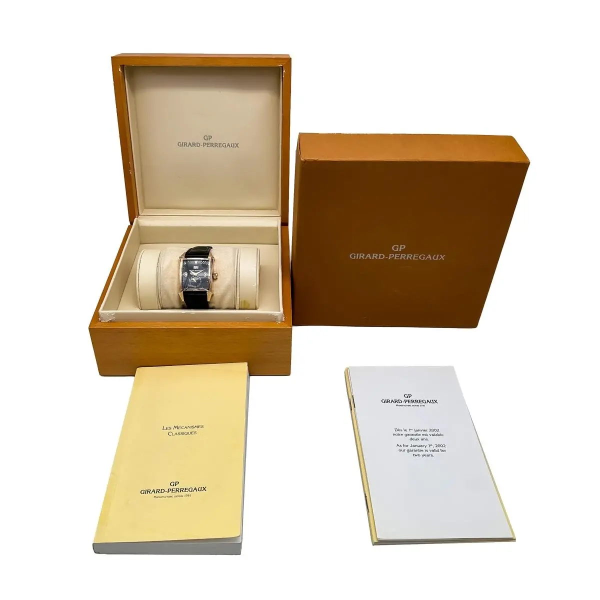 Girard-Perregaux Vintage 1945 Large Date