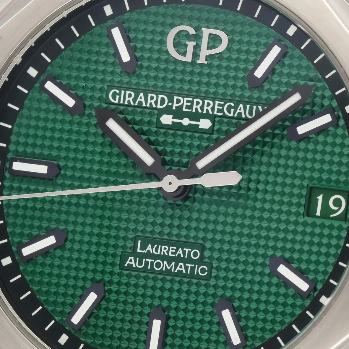 Girard-Perregaux Laureato 42mm Green